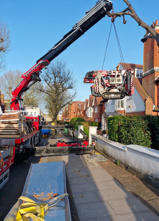 Specialist dual crane lift for restricted access project in London