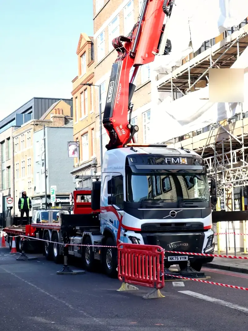 Volvo FMX with Fassi F1050 crane and flyjib
