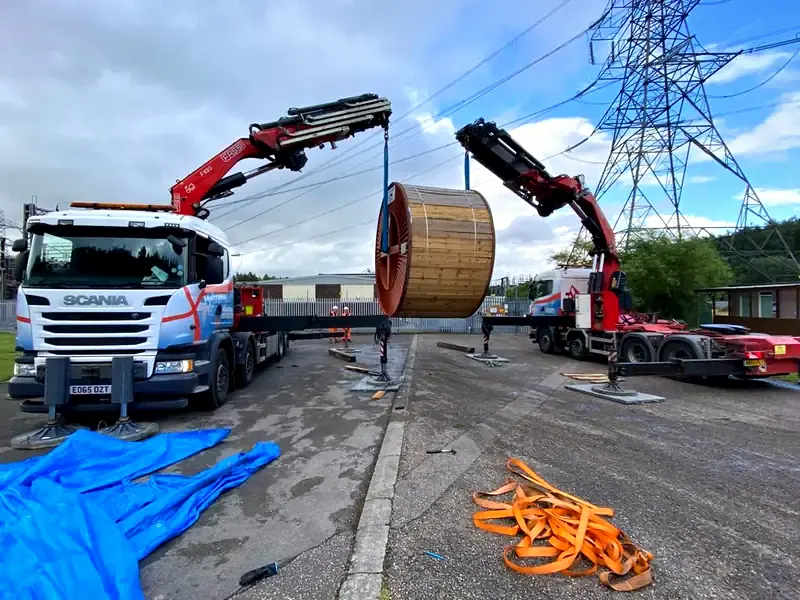 Two WB Services Hiabs carrying out a planned tandem lift